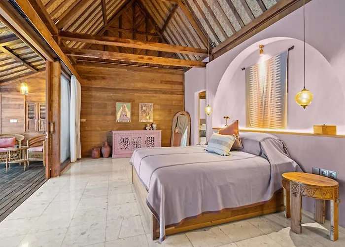Warna Villas- Rose Honeymoon Stylish Loft Private Pool & Kitchen *