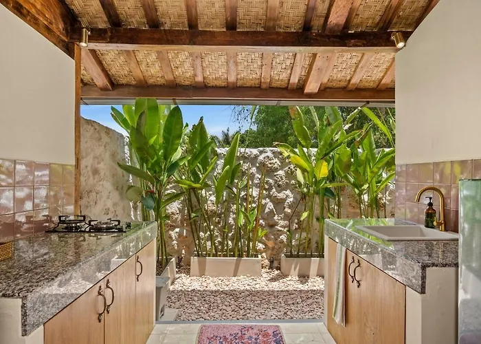 Villa Warna Villas- Rose Honeymoon Stylish Loft Private Pool & Kitchen *
