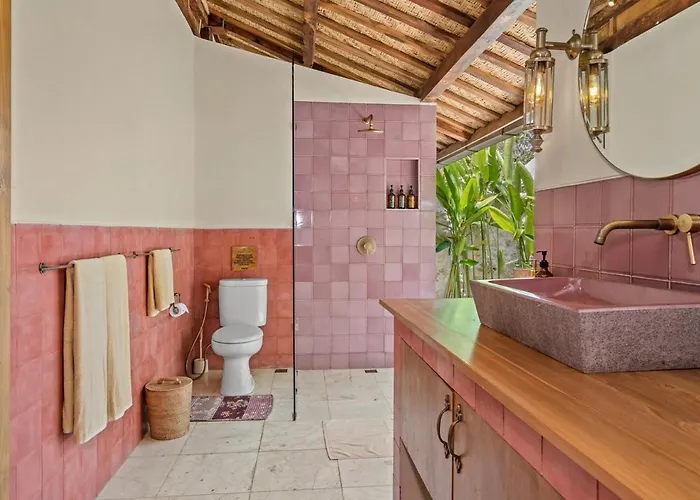 Warna Villas- Rose Honeymoon Stylish Loft Private Pool & Kitchen