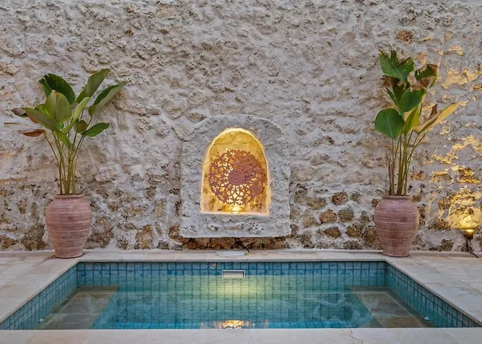 Warna Villas- Rose Honeymoon Stylish Loft Private Pool & Kitchen Villa