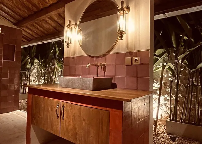 Villa Warna Villas- Rose Honeymoon Stylish Loft Private Pool & Kitchen