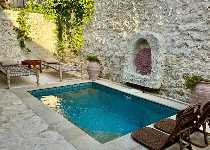 Villa Warna Villas- Rose Honeymoon Stylish Loft Private Pool & Kitchen Uluwatu (Bali)