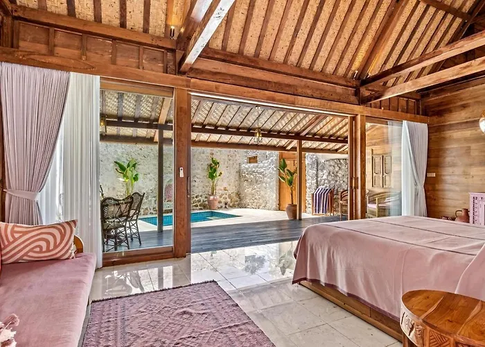 Warna Villas- Rose Honeymoon Stylish Loft Private Pool & Kitchen *