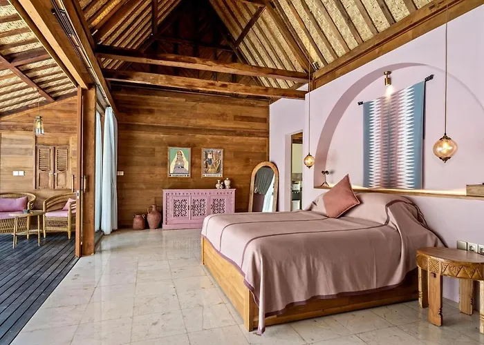 Warna Villas- Rose Honeymoon Stylish Loft Private Pool & Kitchen Uluwatu (Bali)