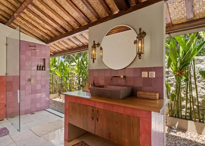 Villa Warna Villas- Rose Honeymoon Stylish Loft Private Pool & Kitchen