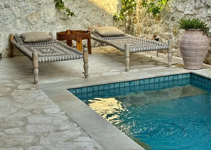 Villa Warna Villas- Rose Honeymoon Stylish Loft Private Pool & Kitchen Uluwatu (Bali)