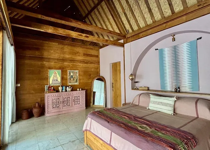 Warna Villas- Rose Honeymoon Stylish Loft Private Pool & Kitchen Villa Uluwatu (Bali)