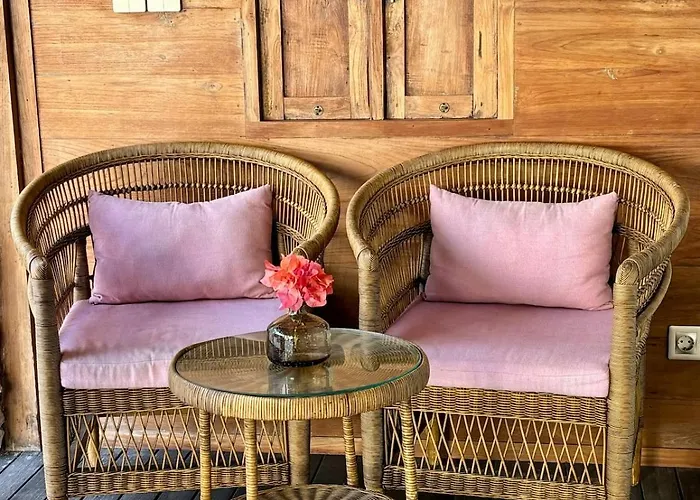 Warna Villas- Rose Honeymoon Stylish Loft Private Pool & Kitchen Uluwatu (Bali)