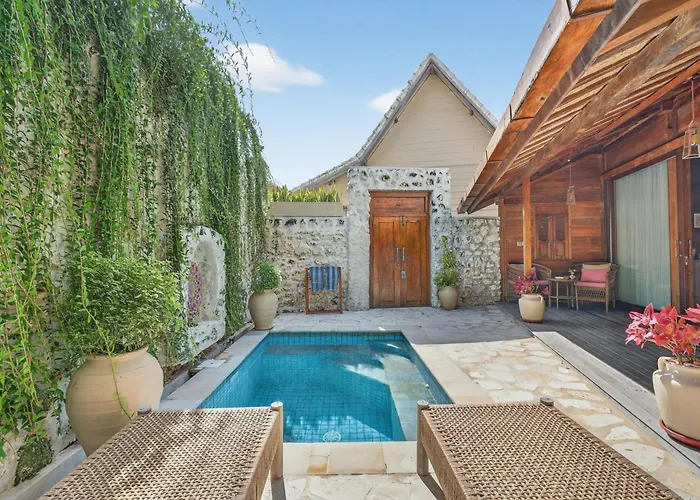 Warna Villas- Rose Honeymoon Stylish Loft Private Pool & Kitchen Villa *