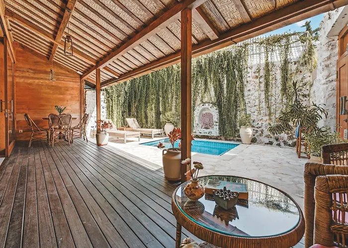 Warna Villas- Rose Honeymoon Stylish Loft Private Pool & Kitchen Villa Uluwatu (Bali)