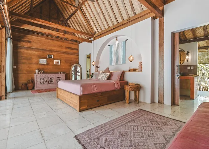 Warna Villas- Rose Honeymoon Stylish Loft Private Pool & Kitchen Uluwatu (Bali)