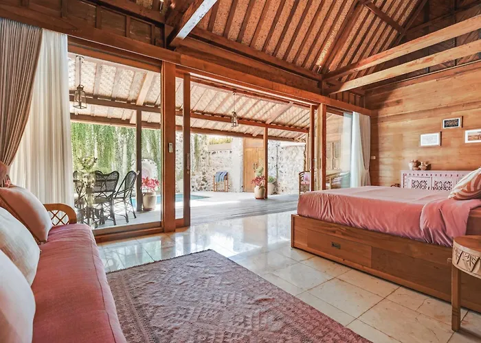Warna Villas- Rose Honeymoon Stylish Loft Private Pool & Kitchen Villa Uluwatu (Bali)