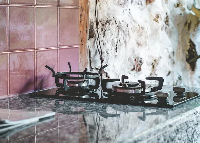 Warna Villas- Rose Honeymoon Stylish Loft Private Pool & Kitchen