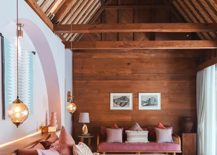 Warna Villas- Rose Honeymoon Stylish Loft Private Pool & Kitchen Villa *