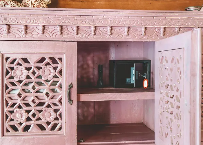 Warna Villas- Rose Honeymoon Stylish Loft Private Pool & Kitchen