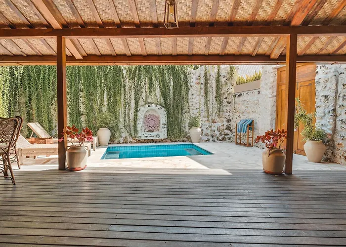 Warna Villas- Rose Honeymoon Stylish Loft Private Pool & Kitchen Villa *