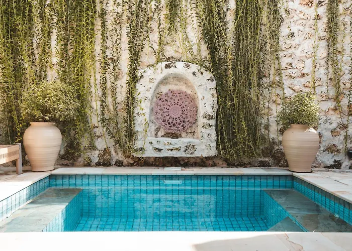 Villa Warna Villas- Rose Honeymoon Stylish Loft Private Pool & Kitchen