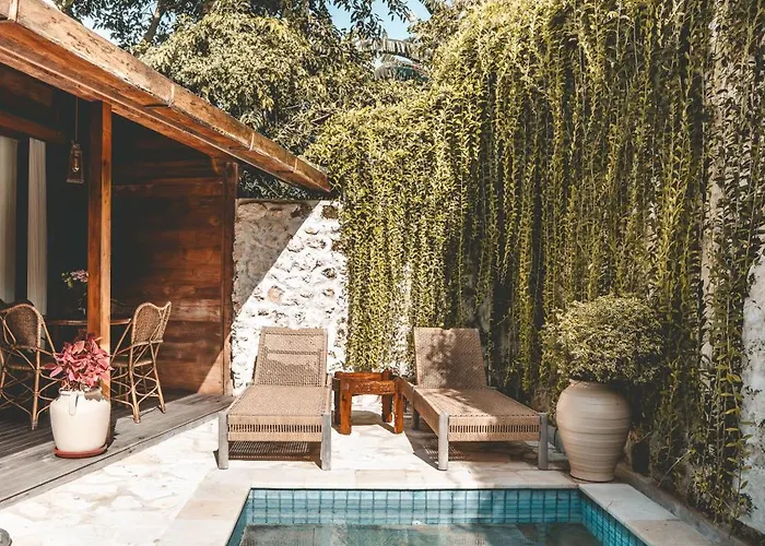 Villa Warna Villas- Rose Honeymoon Stylish Loft Private Pool & Kitchen Uluwatu (Bali)
