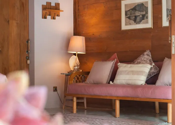 Warna Villas- Rose Honeymoon Stylish Loft Private Pool & Kitchen Uluwatu (Bali)