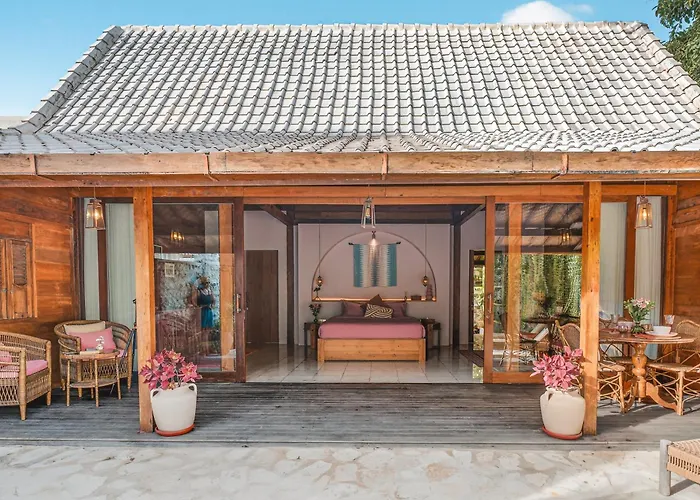 Warna Villas- Rose Honeymoon Stylish Loft Private Pool & Kitchen *
