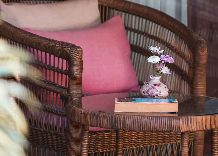 Warna Villas- Rose Honeymoon Stylish Loft Private Pool & Kitchen Villa Uluwatu (Bali)
